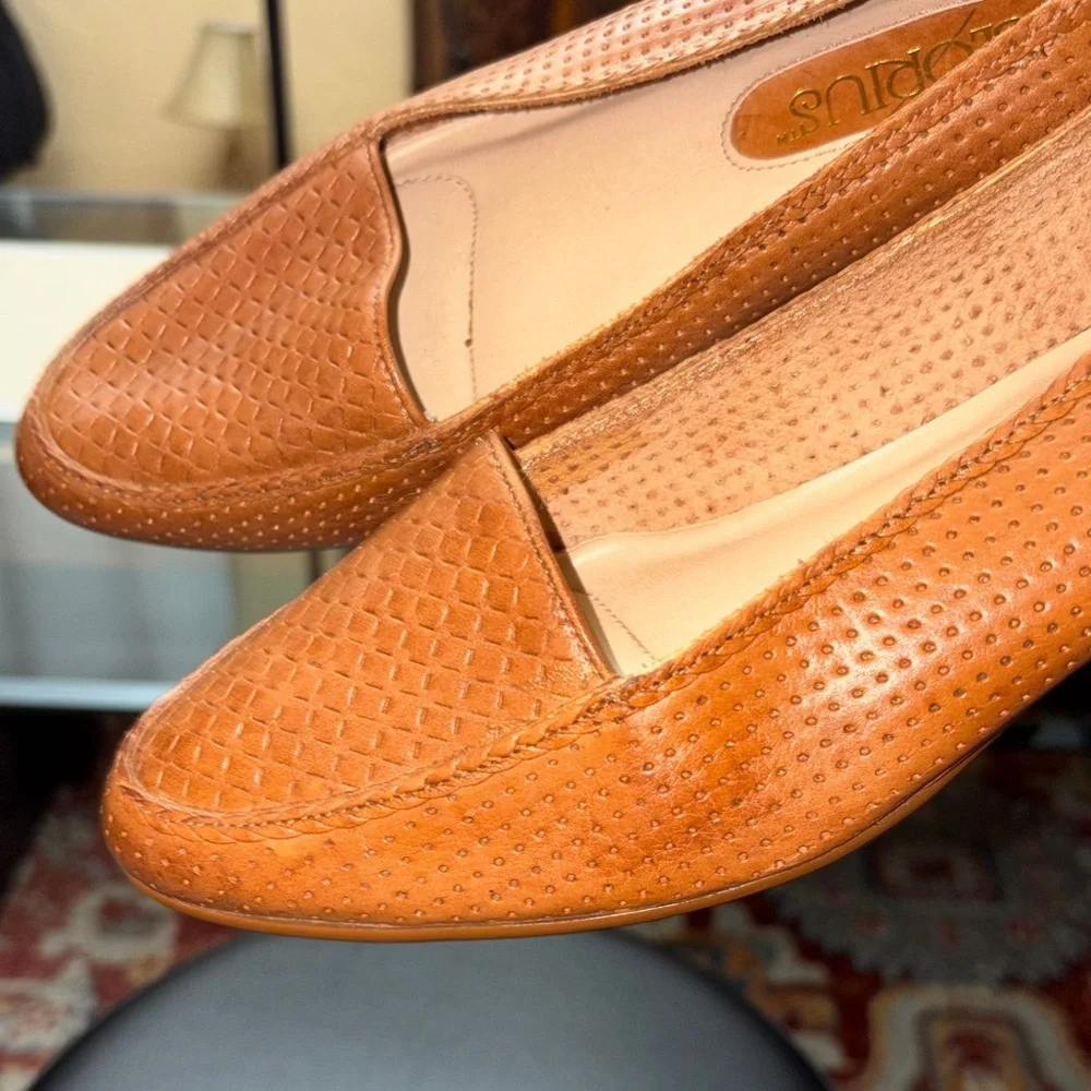 “GLORIUS“Perforated Tan Leather Loafers, made in Brazil , size 11B,wedges flats